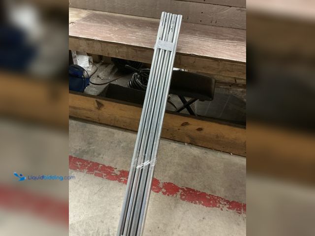 Lot 49-3535320 - CHANNEL MASTER
Universal 5 Ft. Indoor/outdoor Antenna Mast (4pack) (scuffs and scratches) Uunused