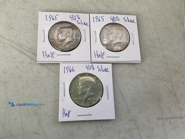 Lot 49-1505729 - LOT OF 3 KENNEDY HALF DOLLAR COINS 40% SILVER INCLUDING 1965 AND 1966 #COINS0122