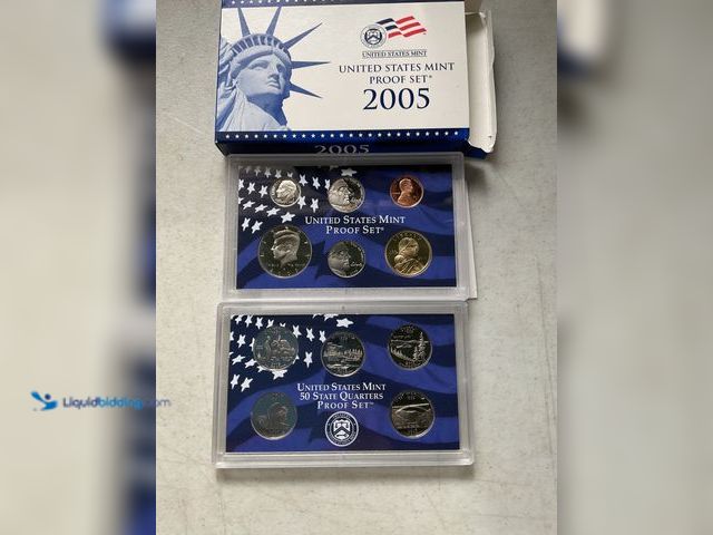 Lot 49-1830748 - 2005 UNITED STATES MINT PROOF SET 11 COINS IN HARD PLASTIC CASE AND ORIGINAL SLEEVE #COINS0219
