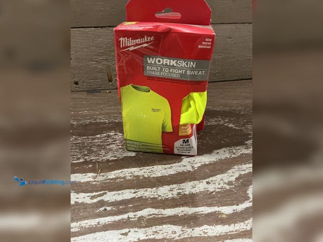 Lot 49-5554152 - Qty: 2 Milwaukee Men's Large Hi-Vis GEN II WORKSKIN Light Weight Performance Short-Sleeve T-Shirt Mo...