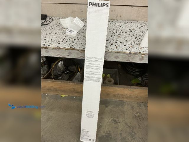 Lot 49-5476354 - Philips
32-Watt 4 ft. Alto Linear T8 Fluorescent Tube Light Bulb, Cool White (4100K) (10-Pack) Unus...