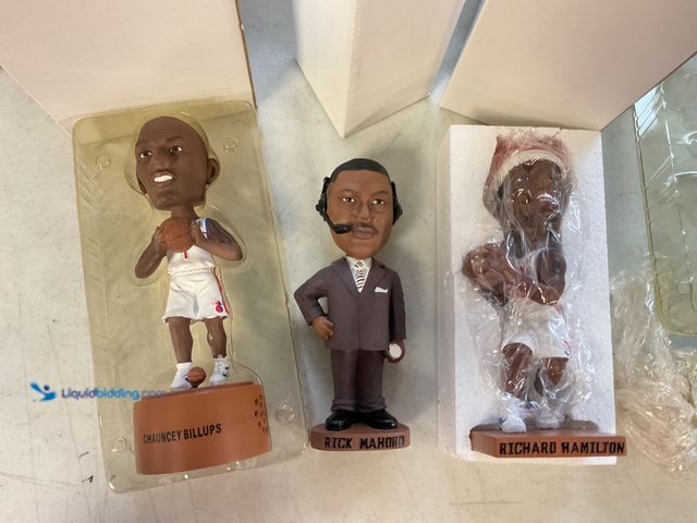 Lot 49-1505284 - COLLECTIBLE LOT OF 3 COLLECTIBLE DETROIT PISTONS BOBBLE HEADS IN ORIGINAL BOXES INCLUDING RICHARD HA...