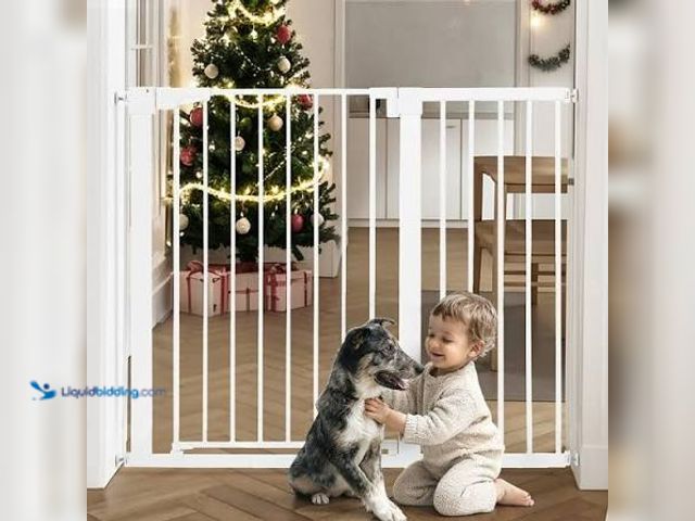 Lot 49-5545642 - Safety Gate (White) Model: W046, Unused