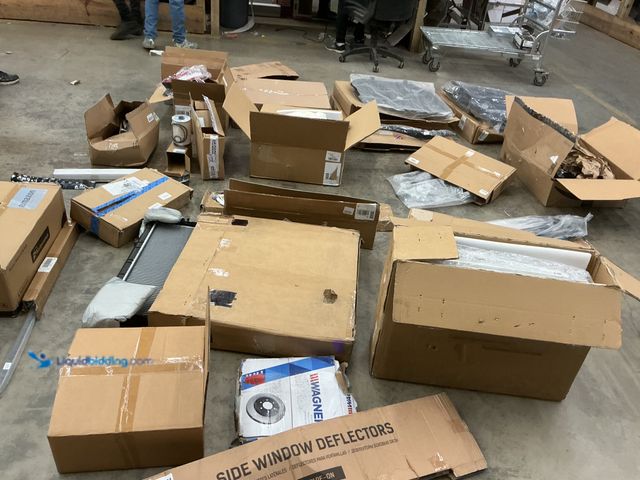 Lot 49-5476631 - Car Part Pallet - IMPORTANT: Please note that the condition of this lot is SALVAGE. Salvage assets a...