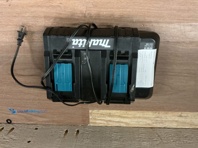 Lot 49-5413525 - Makita
18V Lithium-Ion Dual Port Rapid Optimum Charger UNUSED (TESTED)