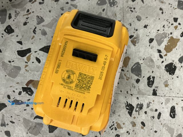 Lot 49-3564720 - Dewalt DCB206 20 V 6 AH Battery, Unused.