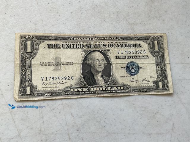 Lot 49-1830497 - 1935 E BLUE SEAL UNITED STATES ONE DOLLAR SILVER CERTIFICATE #COINS0219