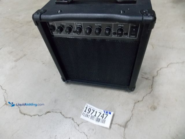 Lot 49-1971747 - 1 Randy Jackson  RJ-28BL Guitar Amplifier Randy Jackson 15 Watt Guitar Amplifier Used In Good Condit...