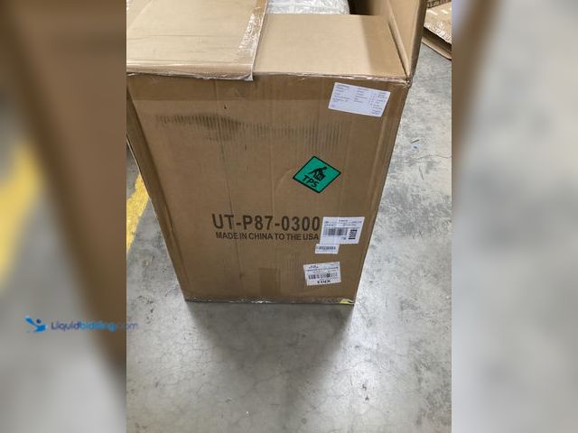 Lot 49-5461106 - Cab Entry Box,Aluminum Diamond Plate, 31 Inch Step Box Compatible With Peterbilt 385, 377, 378, 379,...