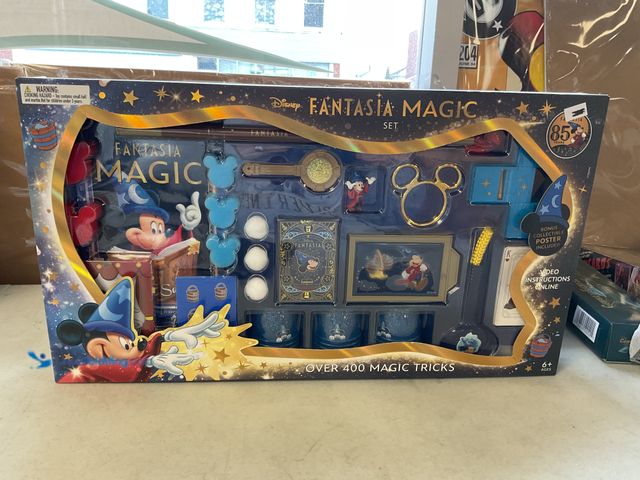Lot 49-1830638 - COLLECTIBLE DISNEY FANTASIA MAGIC SET OVER 400 MAGIC TRICKS SEALED BOX #COINS0219