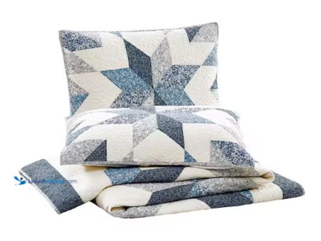 Lot 49-3631252 - MODERN HEIRLOOM Bright Star 3-Piece Blue Patchwork Cotton Full/Queen Quilt Set, Model # A021124BLNDS...