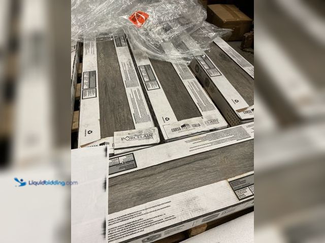 Lot 49-5463778 - Corso Italia Flooring (5 boxes) (7.9" x 39.5") (60.59 sqft) (color:selva ash) Unused