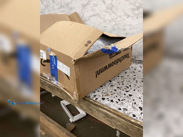 Lot 49-5460724 - Large Area Rug Item is unused