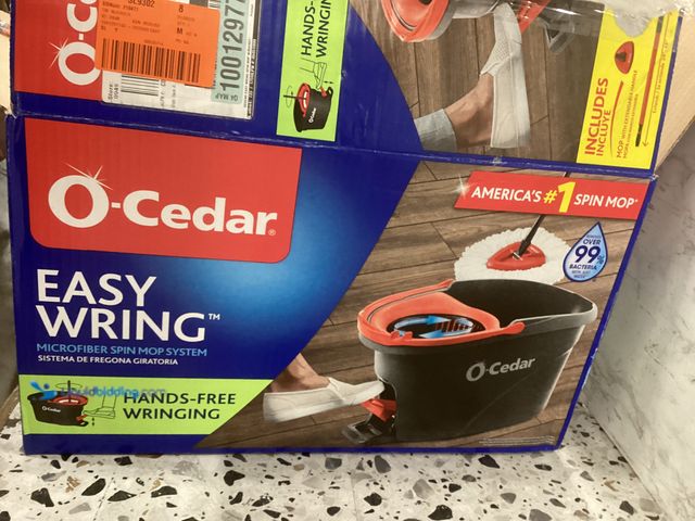 Lot 49-3539070 - O-Cedar
EasyWring Microfiber Spin Mop with Bucket System Internet # 205923455
Model # 148473
Stor...