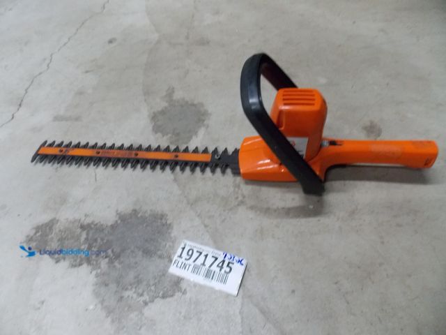 Lot 49-1971745 - 1 Black And Decker 8124 Electric Powered 16" Electric Hedge Trimmer Black And Decker 16" Electric He...