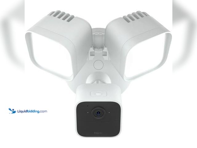 Lot 49-3616629 - Blink Wired Floodlight Camera - Smart Security Camera, 2600 Lumens, HD Works with Alexa - 1 Camera (...