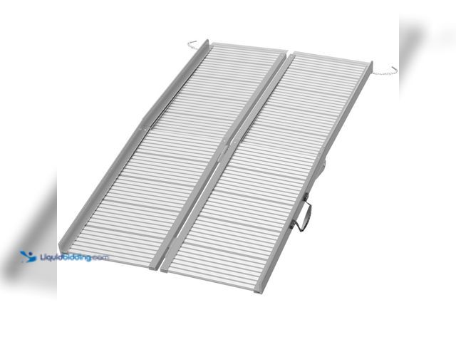 LiquidBidding - Lot 49-5449916 - HOMCOM 5' Foldable Handicap Ramp for ...