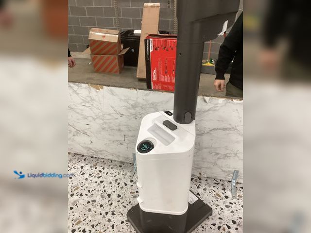 Lot 49-5446871 - Item is used with scratches Shark OE Auto-Empty Dock Base