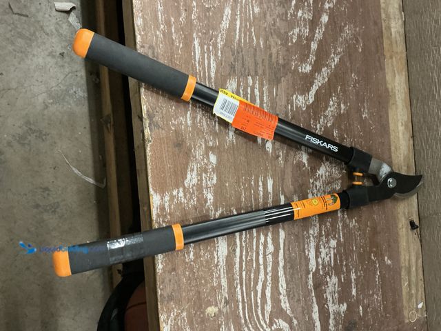 Lot 49-5549788 - Fiskars 28” Garden Bypass Loppers, Tree Trimmer with 1.5" Cut Capacity. Model: 046561191467. Unused