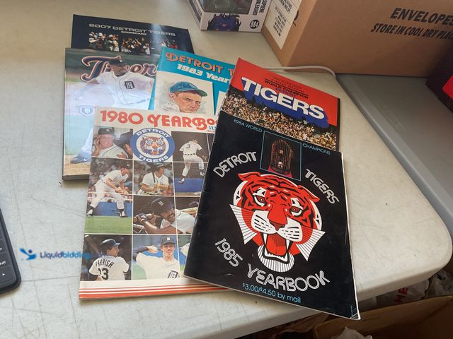 Lot 49-5451659 - Other LOT OF 5 DETROIT TIGERS YEARBOOKS AND AND SCOREBOOKS FROM 1980-2007 LOADED WITH TIGERS HISTORY...