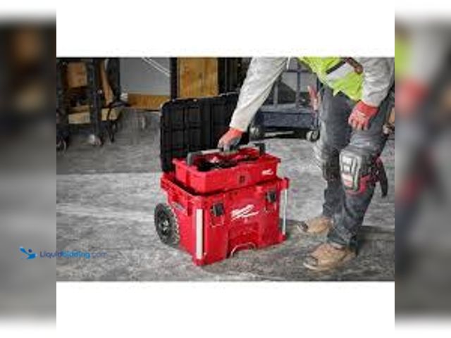 Lot 49-5475681 - Milwaukee PACKOUT 22 in. Rolling Modular Tool Box Low Profile Handle. Model # 48-22-8427. Unused