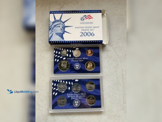 Lot 49-1505488 - 2006 UNITED STATES PROOF SET 10 COINS IN HARD PLASTIC CASE WITH ORIGINAL SLEEVE #COINS0122