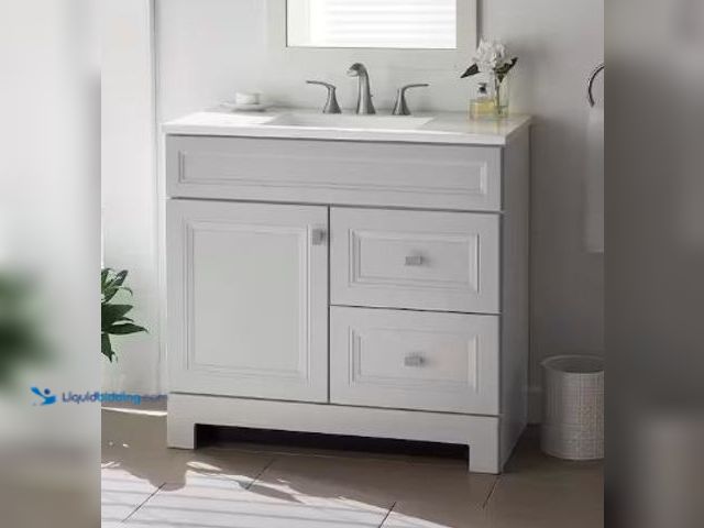 Lot 49-1522819 - Home Decorators Collection
Sedgewood 36.5 in. W x 18.75 in. D x 34.375 in. H Single Sink Bath Vanit...