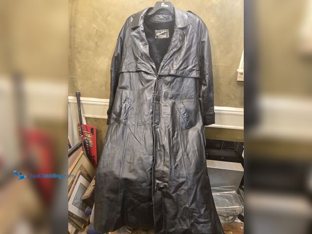 Lot 49-1805599 - 1 RAFFALO BLACK LEATHER TRENCH COAT BLACK  - USED  IN GOOD CONDITION OVERALL.  FULL LINER.