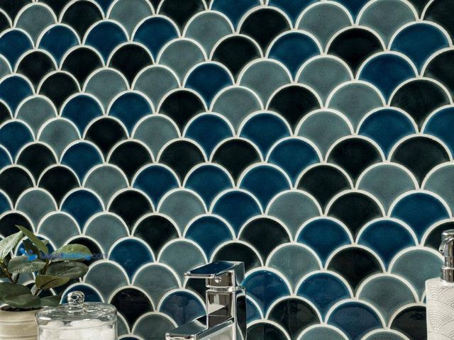 Lot 49-5547914 - MSI
Azul Scallop 13 in. x 10 in. x 8 mm Glossy Porcelain Mosaic Kitchen & Bath Wall Tile (9.1 sq. f...