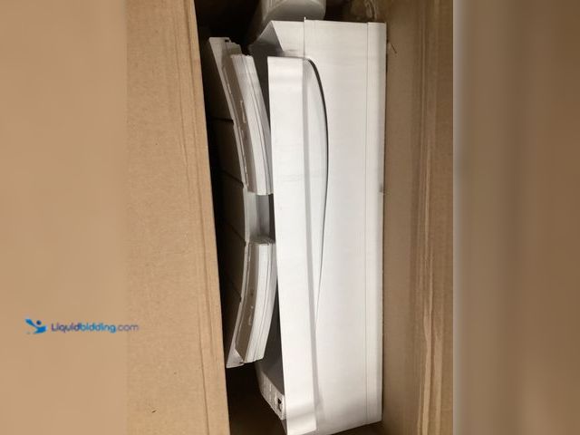 Lot 49-3566935 - Outdoor Patio Lawn Chair Assembly (white) Used with cracks in legs