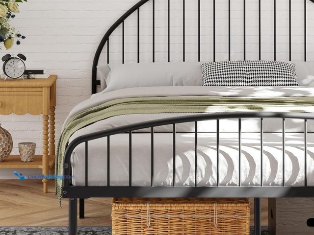 Lot 49-1516449 - Weehom Full Size Bed Frame, Vintage Platform Metal Full Bed Frame with Victorian Style Wrought Iron-...
