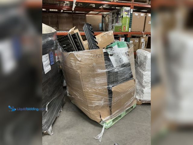 Lot 49-5541320 - Salvage Pallet Containing Many Miscellaneous Items. IMPORTANT: Please note that the condition of thi...
