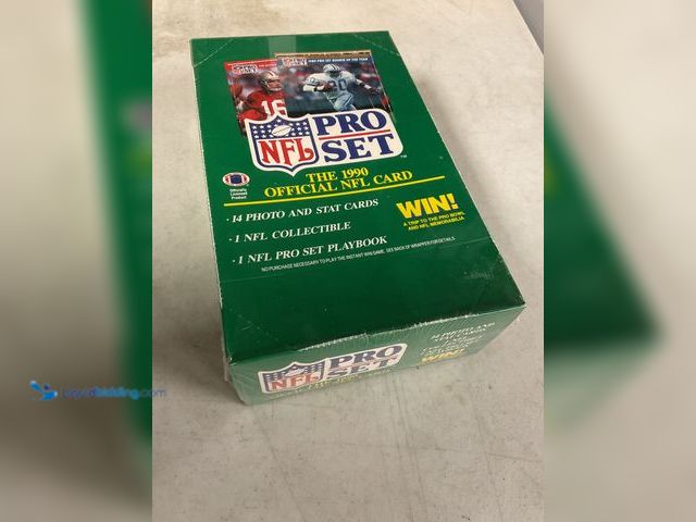 Lot 49-1810316 - COLLECTIBLE FACTORY SEALED 1990 PRO SET FOOTBALL WAX PACK BOX #COINS1113