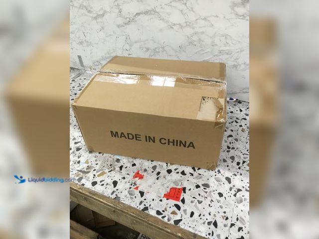 Lot 49-5478570 - Lamp Post Light Item is unused