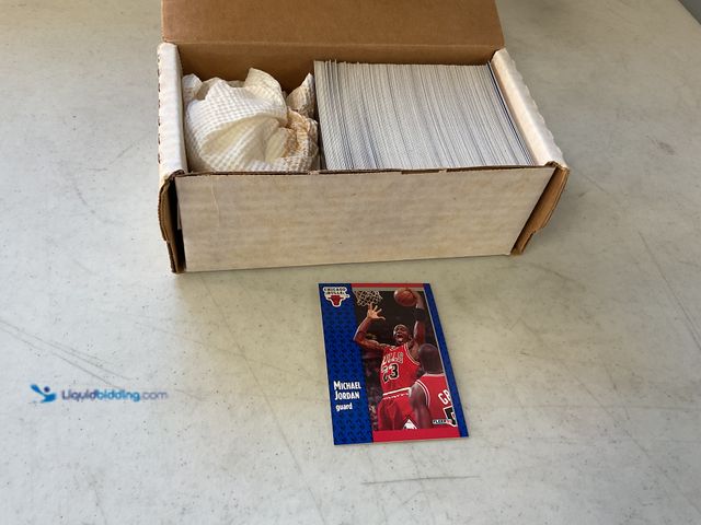 Lot 49-1811287 - COLLECTIBLE 1991-92 FLEER BASKETBALL COMPLETE 240 CARD SET