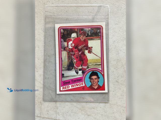 Lot 49-1505751 - COLLECTIBLE 1984 TOPPS STEVE YZERMAN ROOKIE HOCKEY CARD #49 DETROIT RED WINGS #COINS0122