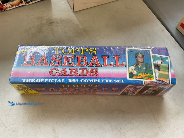 Lot 49-1505225 - COLLECTIBLE FACTORY SEALED 1989 TOPPS BASEBALL COMPLETE 792 CARD SET INCLUDING JOSE CANSECO AND MORE...
