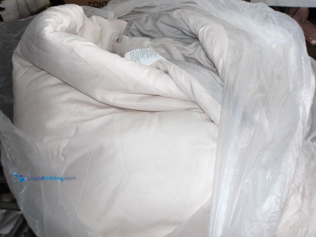 Lot 49-1513892 - Queen Size Universal Comforter, Tan/ Pink, Unused  Ref#4G-0723