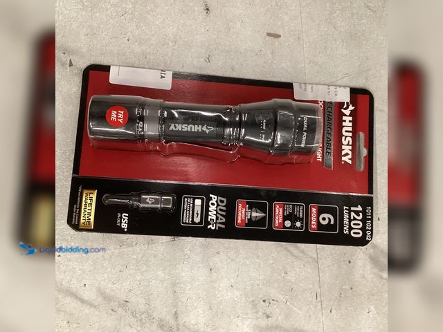 Lot 49-3565328 - Husky 1200 Lumens Dual Power LED Rechargeable Focusing Flashlight model: PVL-FLT-0020 unused