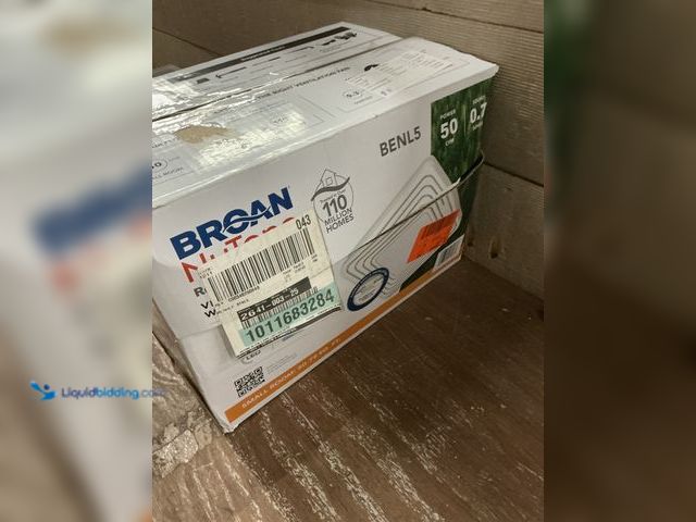 Lot 49-5484536 - Broan-NuTone
Roomside Series, White, 50 CFM, No Cut- Roomside Installation Bathroom Fan with Light,...