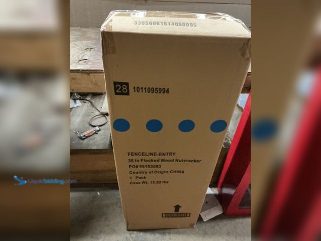 Lot 49-3527488 - 3ft Nutcrackers (2piece) (green and red) New