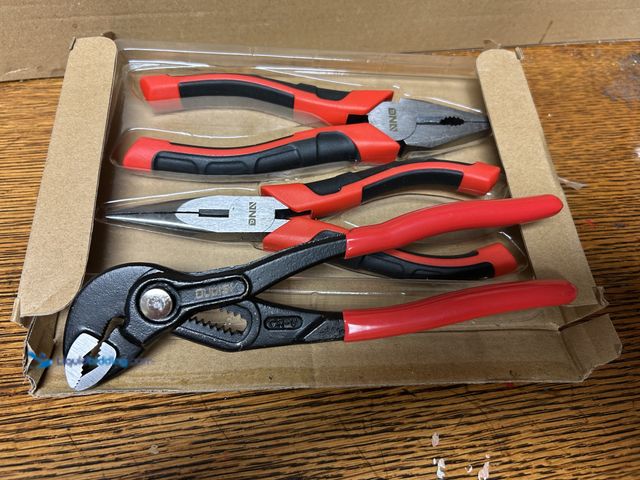 Lot 49-1814171 - New 3 Piece Pliers Set