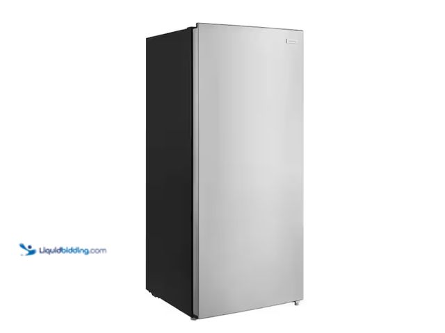 Lot 49-2000021 - Vissani 7.1 cu. ft. Manual Defrost Convertible Upright Freezer in Stainless Steel Look, Garage Ready...