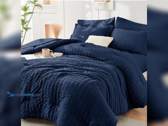 Lot 49-1578025 - (7-Piece) HYMOKEGE Navy Blue King Size Comforter Set Seersucker, All Season Luxury Bed in a Bag for ...