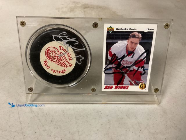 Lot 49-1505455 - COLLECTIBLE NICE ACRYLIC HOLDER WITH DETROIT RED WINGS VIACHESLAV KOZLOV AUTOGRAPHED HOCKEY PUCK AND...