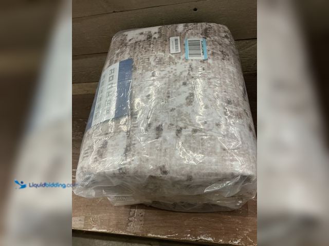 Lot 49-5487071 - 8'x10' Area Rug Unused