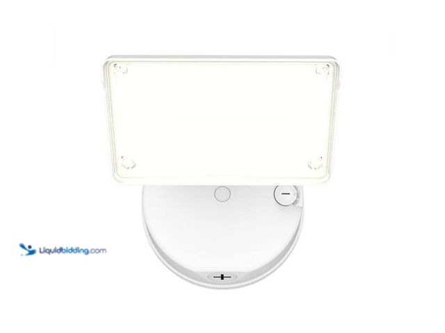 Lot 49-5446978 - HALO
TGS 200-Watt 90° White Outdoor Integrated LED Flood Light. Item is used. SKU # 1006222290