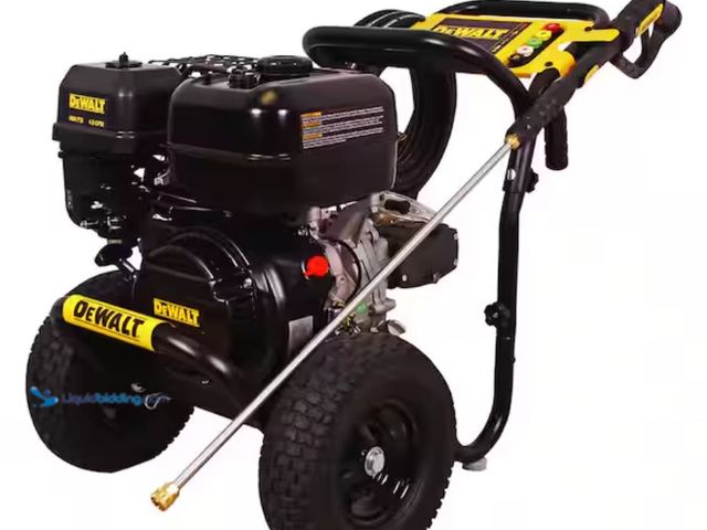 Lot 49-1631082 - DEWALT 4400 PSI 4.0 GPM Gas Pressure Washer with 420cc Engine, Triplex Pump, Commercial Cold Water P...