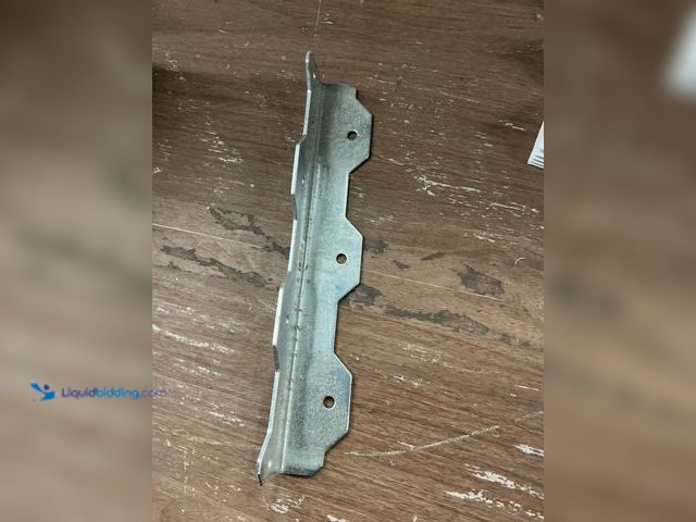 Lot 49-5463185 - Simpson Strong-Tie TA10Z-R TA 10-1/4 in. 12-Gauge ZMAX Galvanized Staircase Angle (Pack of 20) Unuse...