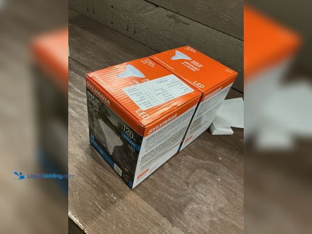 Lot 49-5477803 - LEDVANCE Sylvania Dusk to Dawn PAR38 LED Light Bulb with Auto On/Off Light Sensor, 120W=14W, 1250 Lu...